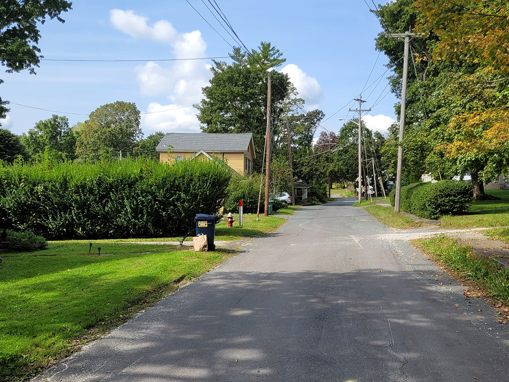 A view looking up Pearl street.